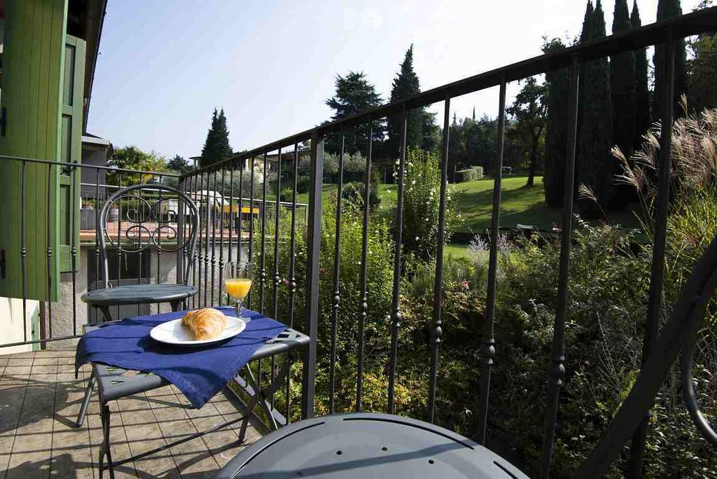 Residence Corte Camaldoli Garda  Zimmer foto