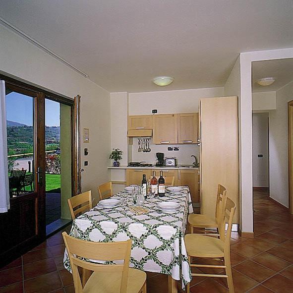 Residence Corte Camaldoli Garda  Zimmer foto